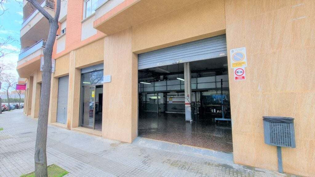 00620 - LOCAL IDEAL PARA NEGOCIO, PARKING O COCHERAS