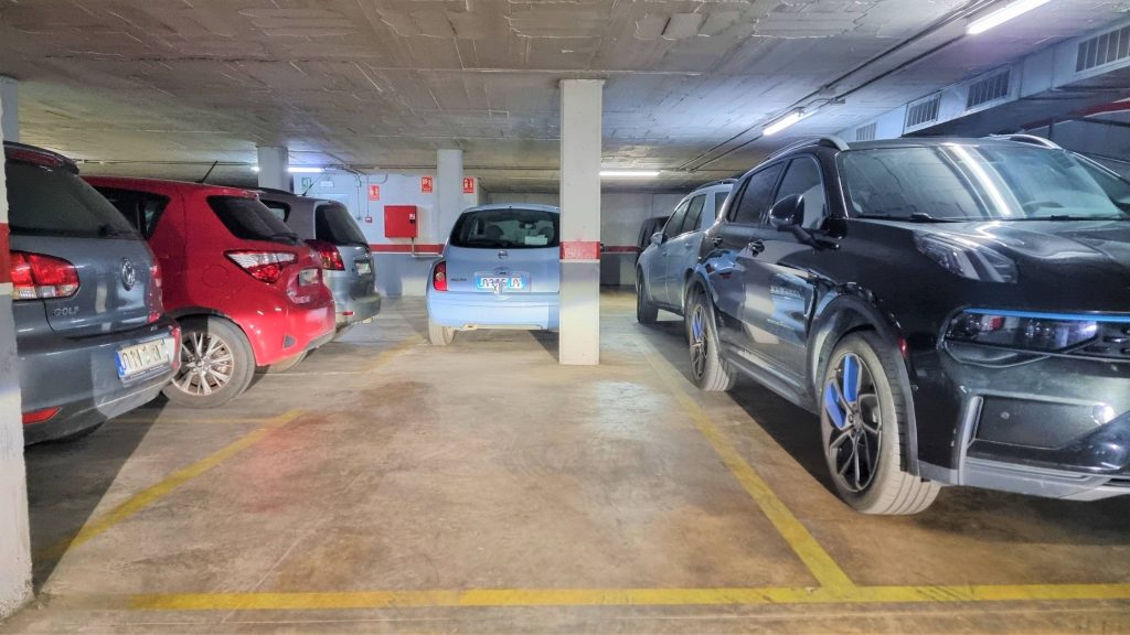 00613 - AMPLIA PLAZA DE PARKING EN ALQUILER EN ZONA PLAZA LLIBERTAT