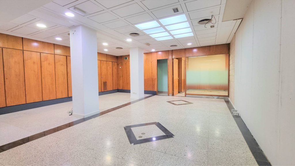 00651 - LOCAL COMERCIAL DE 100 m² EN ALQUILER EN PASSEIG PRIM