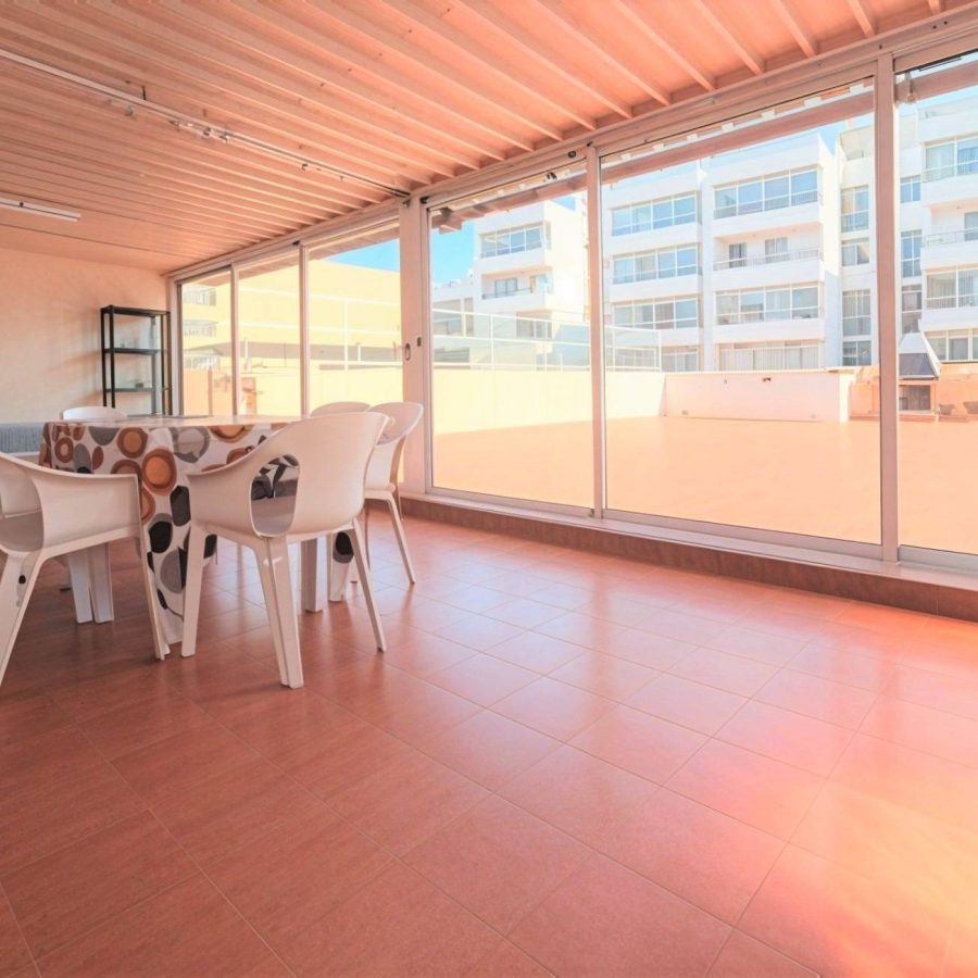00650 - LA TERRAZA DE TUS SUEÑOS en un preciosa vivienda de 4 habitaciones ¡¡¡ PK INCLUIDO !!!