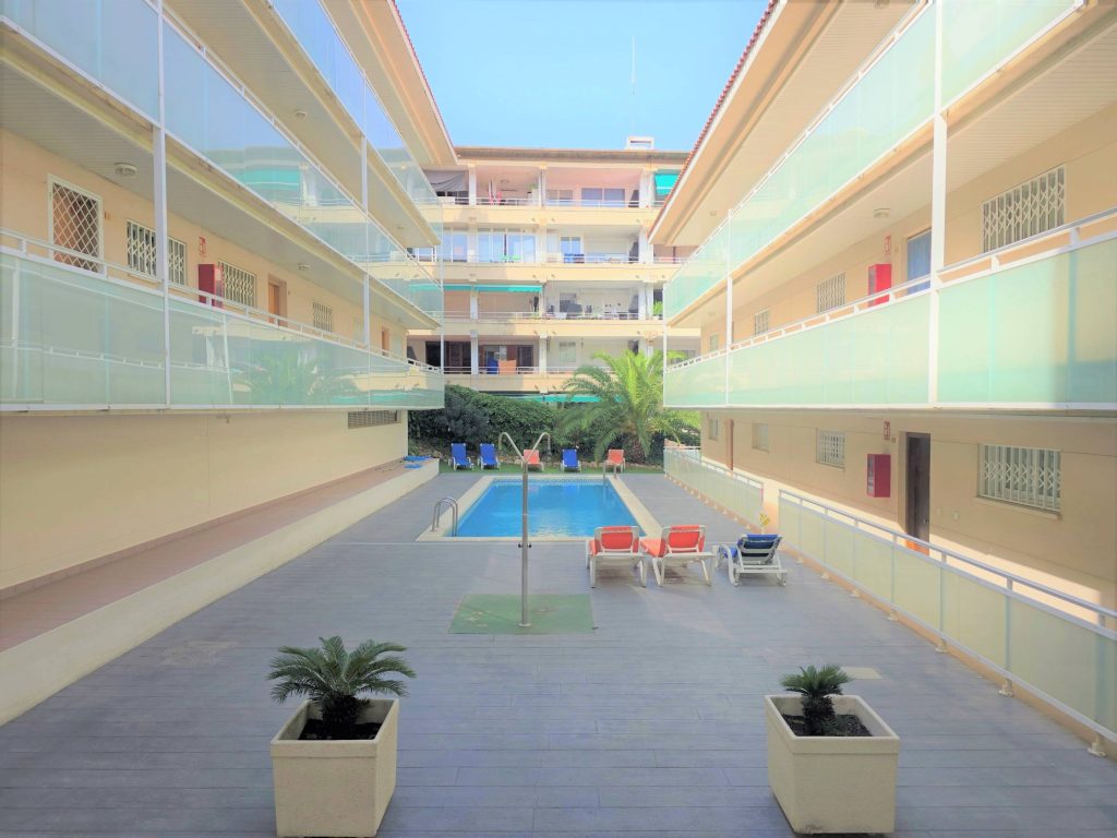 00657 - Vivienda amueblada, con Terraza, Electrodomésticos, Piscina, PK y Trastero en CAP SALOU