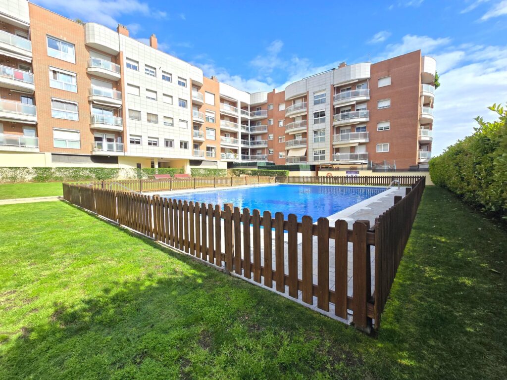 00717 - PISO EXCLUSIVO DE 4 HABITACIONES + PK +PISCINA en Zona Mestral de Reus / LA MINETA (Carretera de Reus a Castellvell)