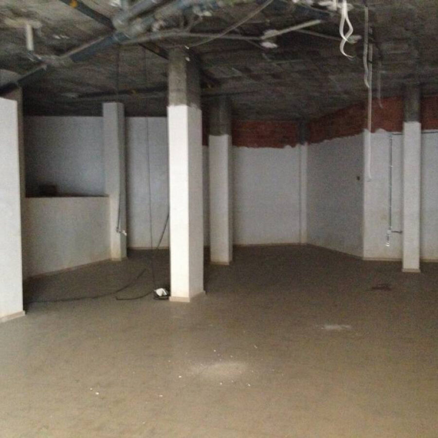 3030 - Local comercial en Reus, Plaza - Almoster